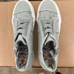 Cute grey blowfish shoes!